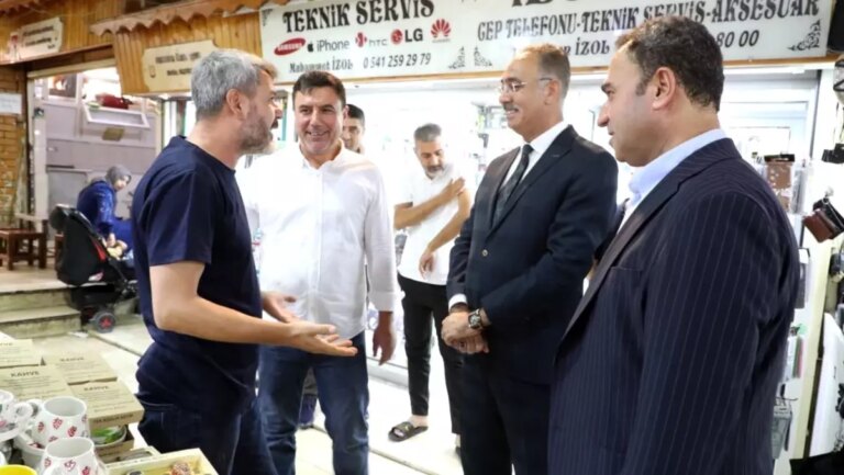 baskan kus sanliurfanin tarihi carsilarinda esnafla bulustu pSIniFh9