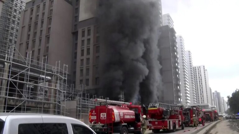 kadikoyde insaatta yangin cikti jnvFWdWt