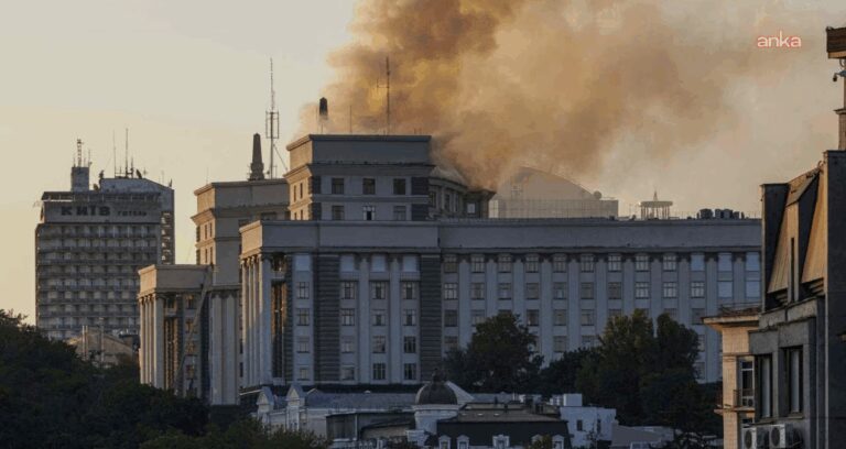 savasta ilk kez oluyor kievde bakanlar kurulu binasi vuruldu ldX4MMPq