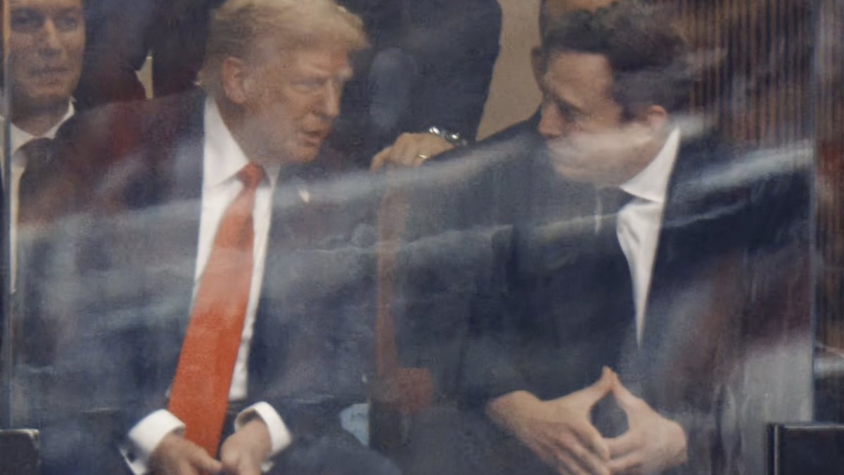 trump charlie kirk icin duzenlenen anma torenine katildi QMm9dwhm