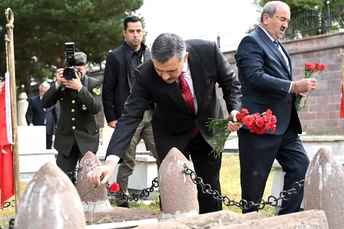 vali ciftci karskapi ve erzurum polis sehitligini ziyaret etti CtxWS8iV