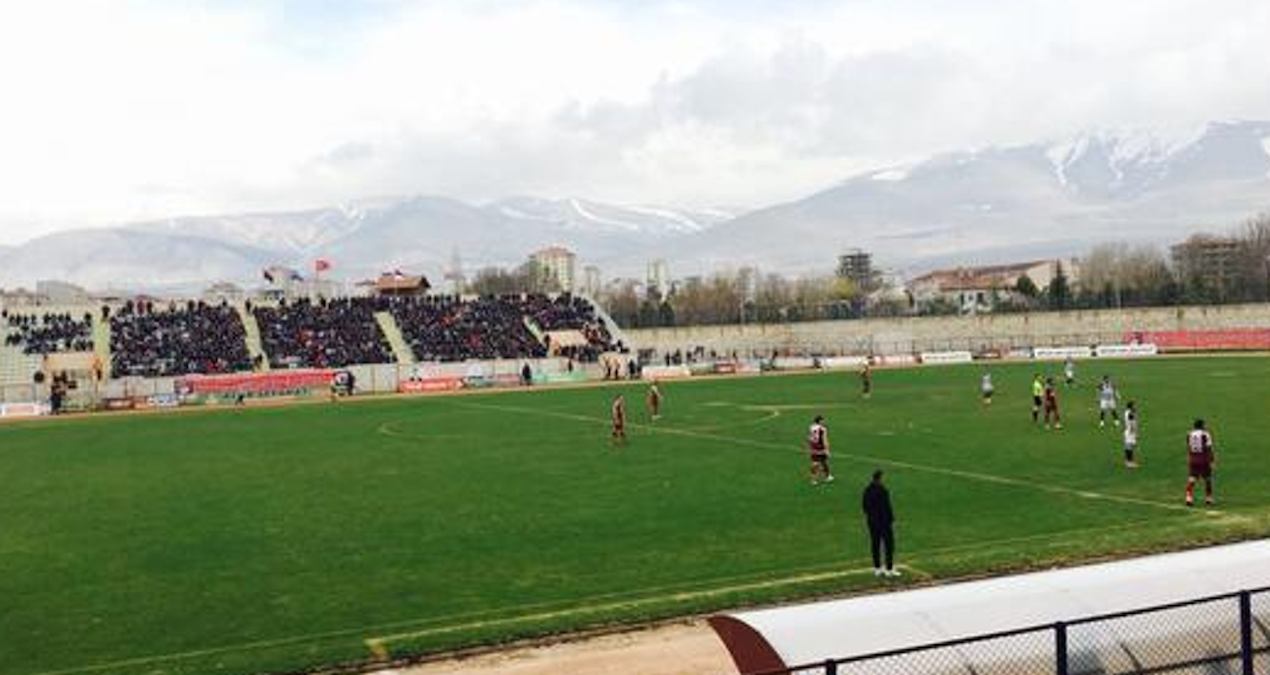 yenilen takimin taraftari stadyumu boyle parcaladi rJ2SA1xY