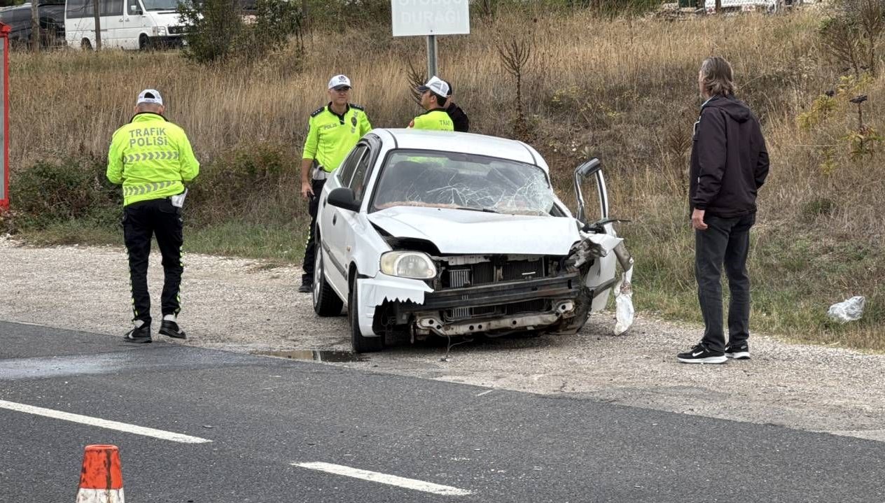 yol supurme aracina carpti otomobil surucusu yaralandi E48n4evx