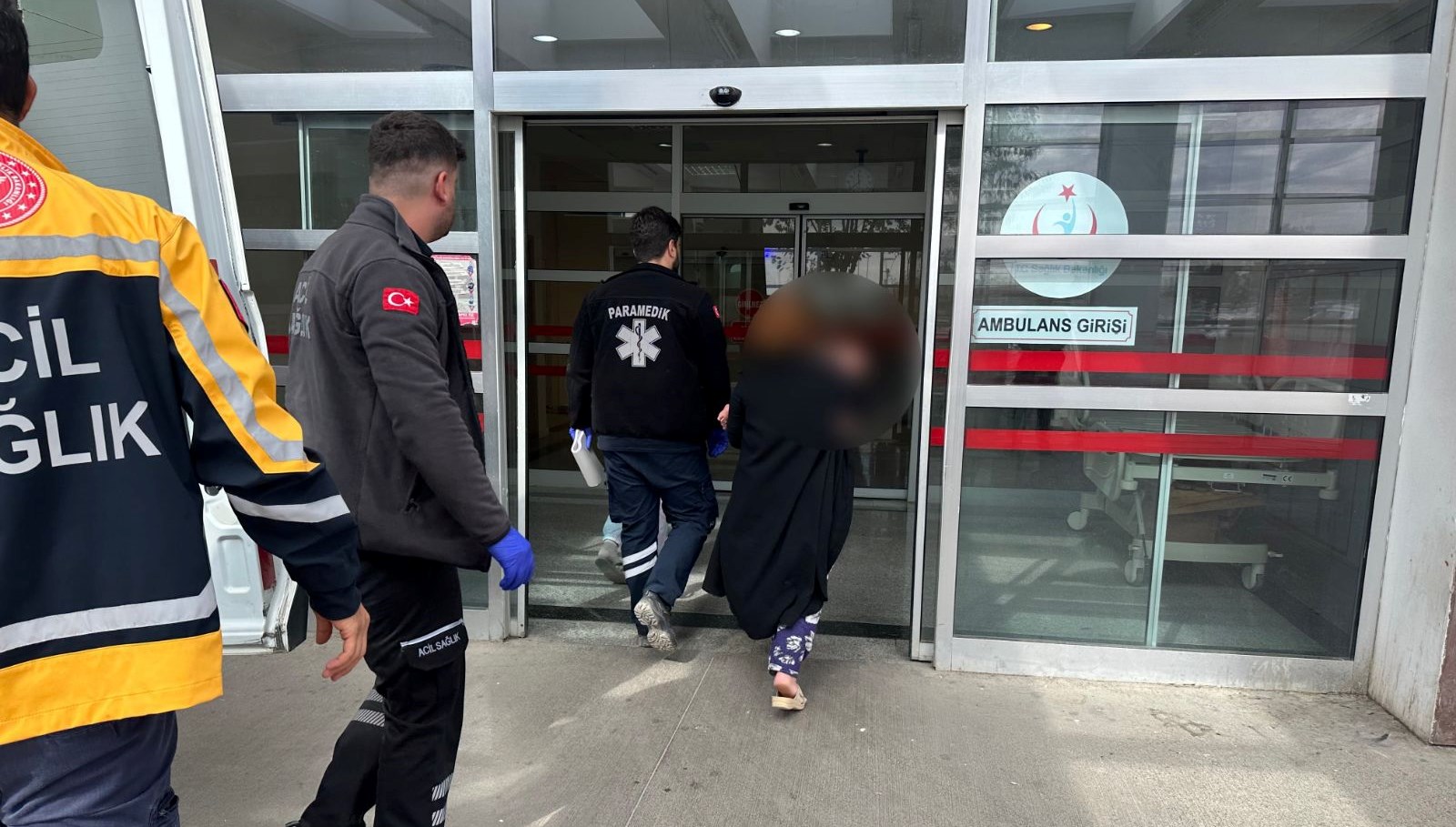 bebegin uzerine caydanlik devrildi kZzCrOiL.jpg