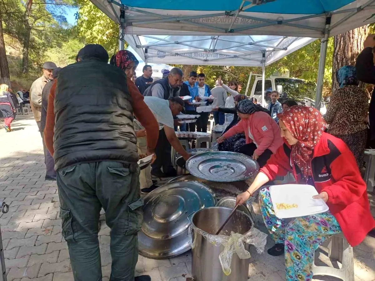 dereli mahallesinde geleneksel koy hayri etkinligi yogun katilimla gerceklesti JHt8WSX3.jpg