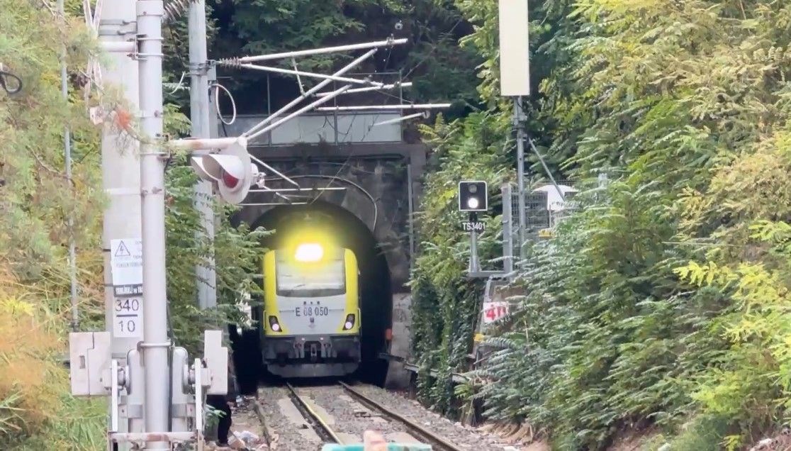 evlerin altindan gecen 114 yillik tren tuneli mahalleyle butunlesti XjO2a2VQ