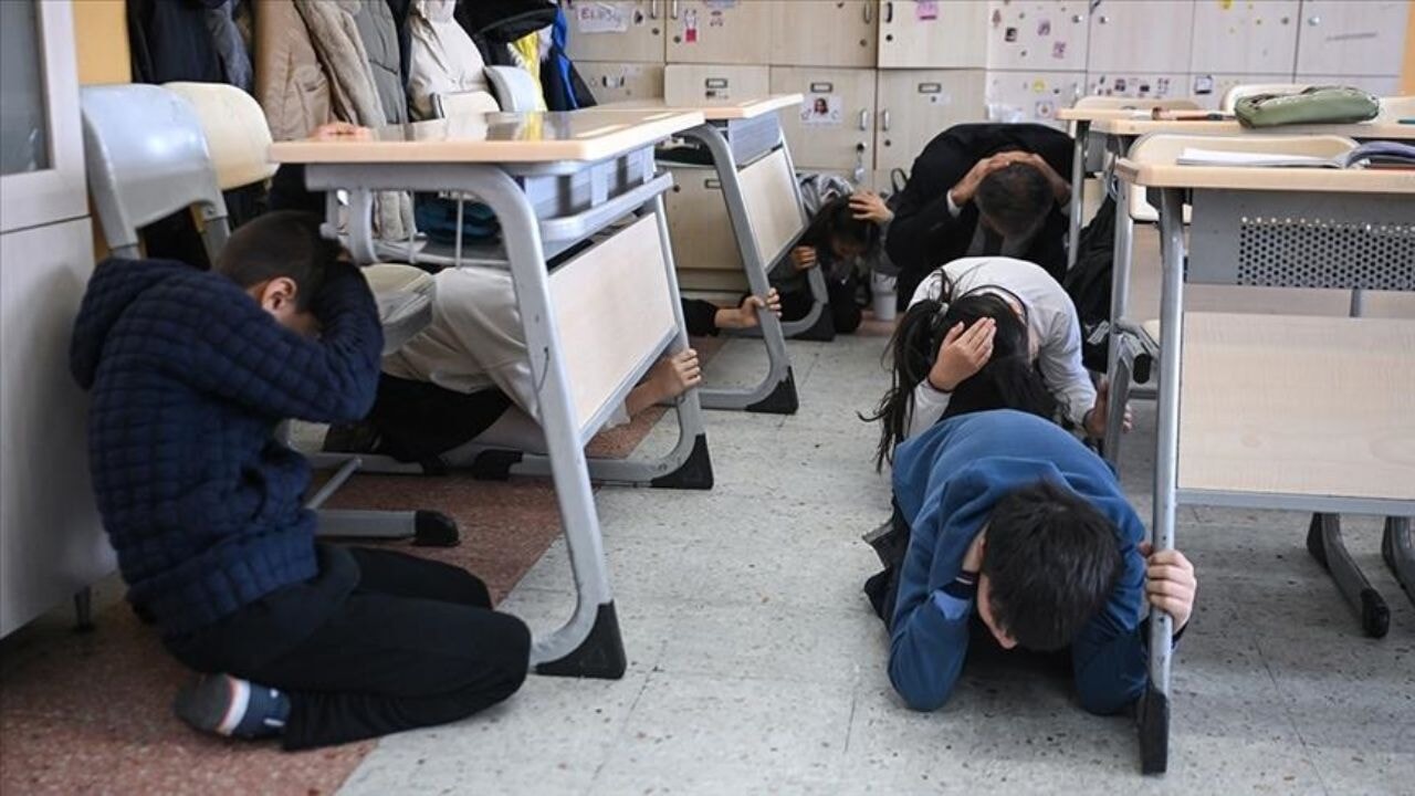 meb duyurdu tum okullarda es zamanli afetlere hazirlik kJIASfei