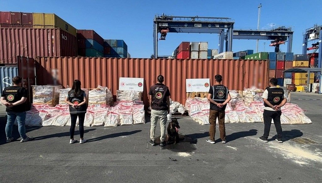 turkiye ile ispanyadan ortak operasyon fosil ununa emdirilmis 17 ton kokain ele gecirildi TW6yeFfR.jpg