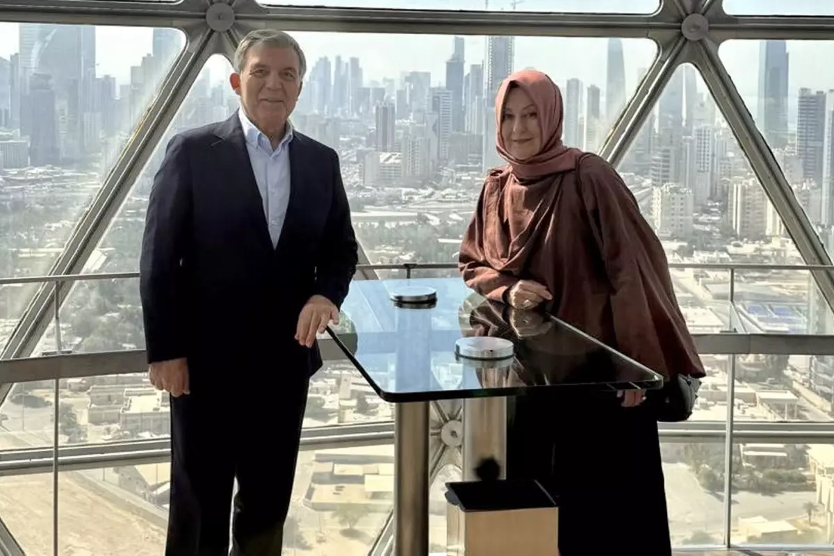 uzun suredir ortalarda yoklardi abdullah gul ve esi bakin nerede goruntulendi RxPKP7yK.jpg