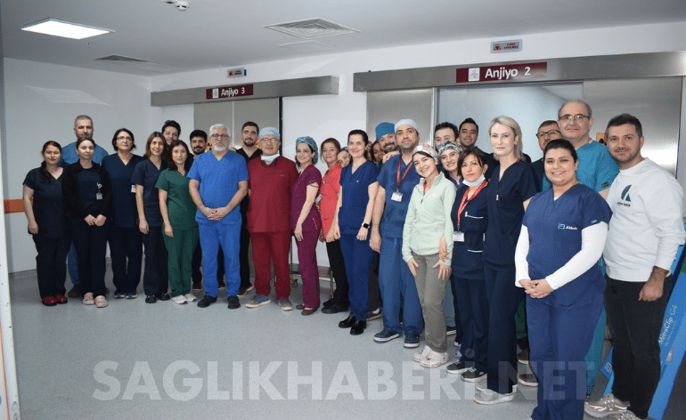 samsunda-tarihi-operasyon-omu-tip-fakultesinde-ilk-kez-ameliyatsiz-kalp-kapagi-mandallama-mitraclip-islemi-yapildi-saglik-haberi-pcdzuWW6.png