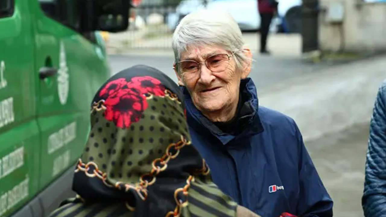 Canan Karatay’dan Duygusal İtiraf: ‘Eşimin Hastalığında Stres Yüzünden Dişlerim Döküldü’