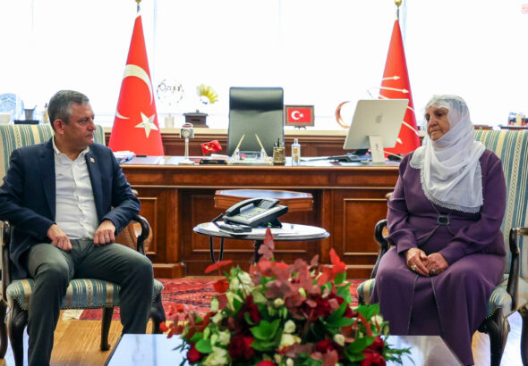 baris-annelerinden-ozgur-ozele-ziyaret-gd8rjFIC