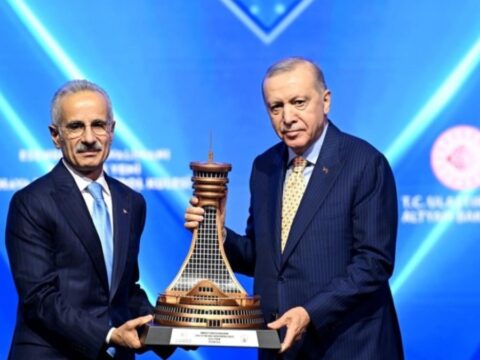 Erdoğan açtı ama uçaklar inemiyor