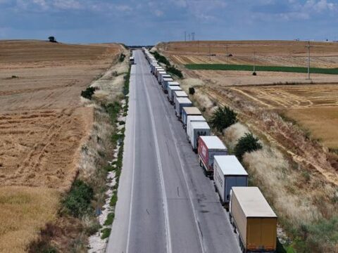 Hamzabeyli Sınır Kapısı’nda 23 kilometrelik tır kuyruğu