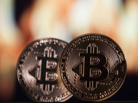 Kripto paralar tepetaklak! Bitcoin ve altcoinler sert düştü