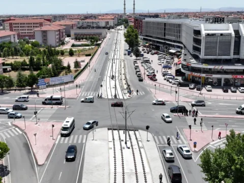 Konyada tramvay hatti enerji montaji suruyor kN5eeUme